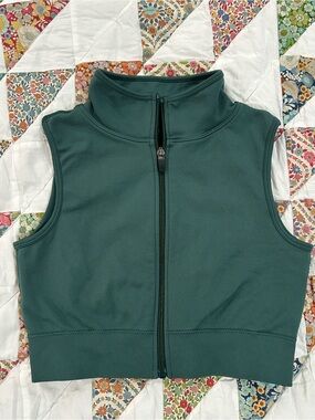Cute Green Sleeveless Zip-Front Crop Top